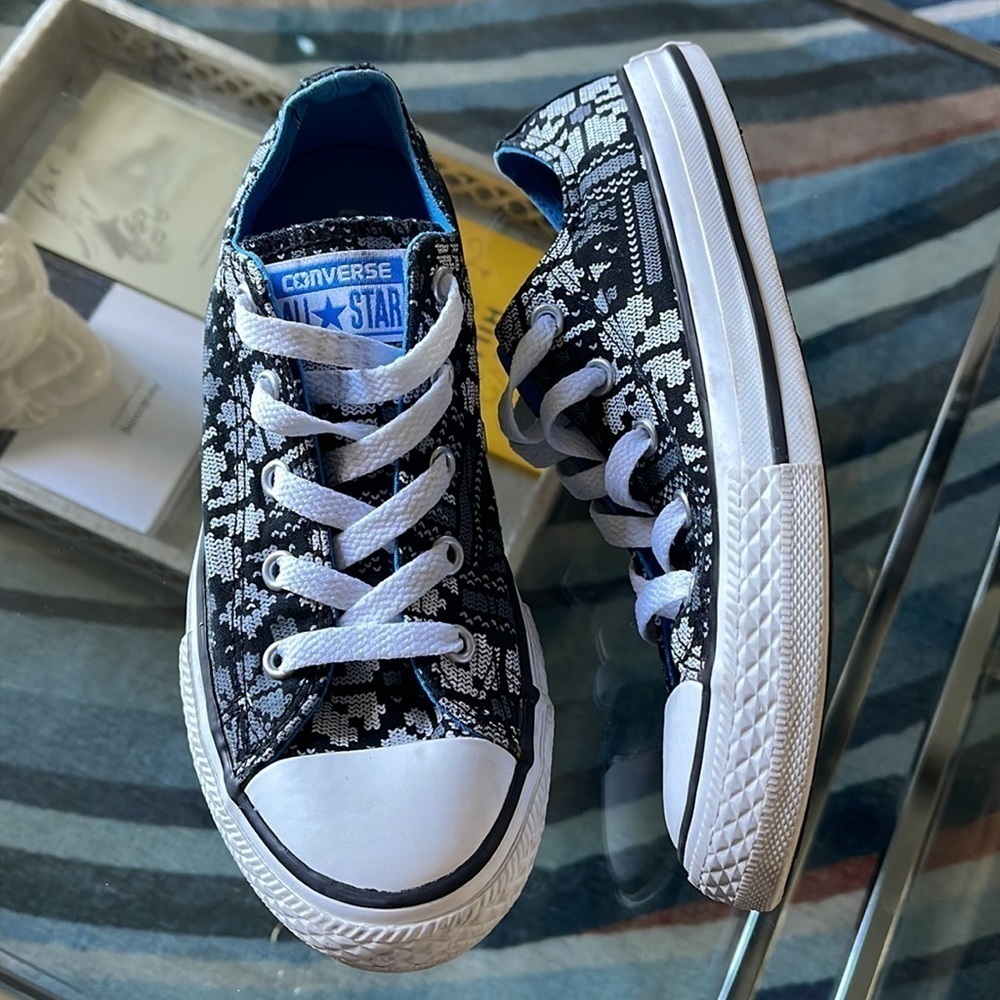 Converse💙🖤 - Picture 3 of 9